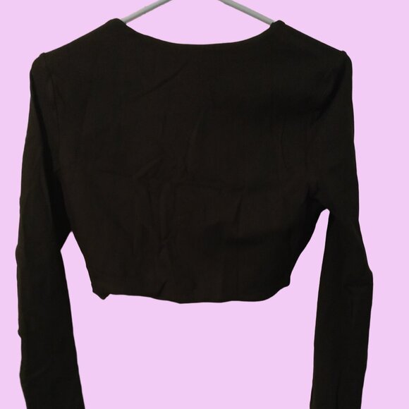Long Sleeve Deep V Twist Athletic Crop Top - Picture 7 of 9